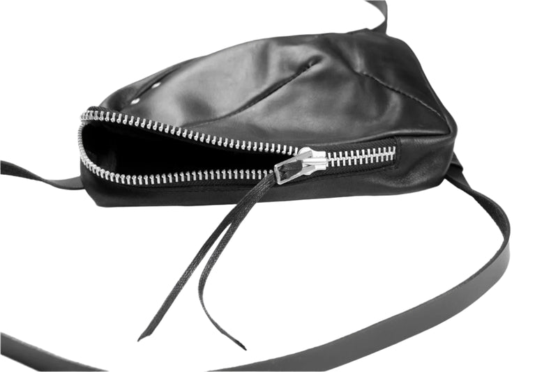 Werkschwarz 33-W Cross Body Bag
