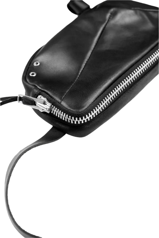 Werkschwarz 33-W Cross Body Bag